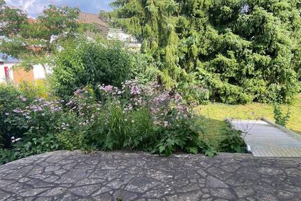 Wohnhaus mit Einliegerwohnung und großem Garten in Hanglage - Eggolsheim Bammersdorf