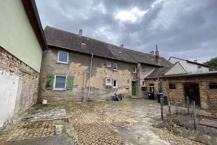 Haus zum Kaufen in Salzatal 20.000,00 € 275 m²