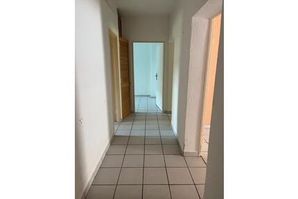 3 Zimmer Wohnung mit Balkon - modernisiertes Gebäude - Roßdorf