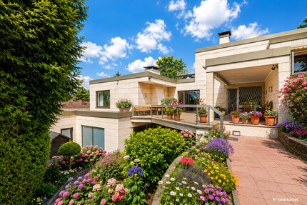 LUXURIÖSES HAUS-IN-HAUS ANWESEN MIT INDOOR-POOL IN TOPLAGE VOM KÖNIGSTEINER JOHANNISWALD