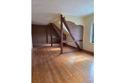 1 Monat Kaltmietenfrei!! 3 Raum- Dachgeschoss- Wohnung mit EBK, 2 Bädern und tollem Ausblick zu vermieten! - Geringswalde