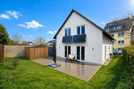 Modernes Einfamilienhaus in ruhiger 2. Reihe – Baujahr 2022, A+ - Solingen Mitte