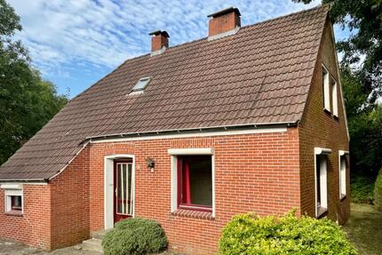 Verborgener Schatz im Grünen Ostfriesenhaus zum Neuerwecken - Bunde