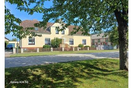 GROßES BAUERNHAUS MIT VIEL NEBENGELAß - Zernitz-Lohm