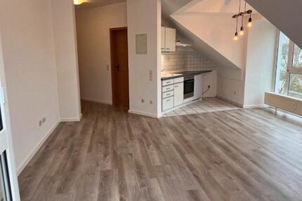 Helle 1-Zimmer Wohnung mit EBK, Balkon & TG-verfügbar ab 122026 - Waldkraiburg
