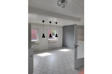 168 m2 Wohnung, 2 Etagen, Carport, Garten, Keller - Herford Falkendiek