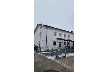 Geräumige teilrenovierte Doppelhaushälfte in ruhiger Lage - Waldkraiburg