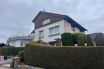 Geräumiges Einfamilienhaus mit Einliegerwohnung in Vellmar-West