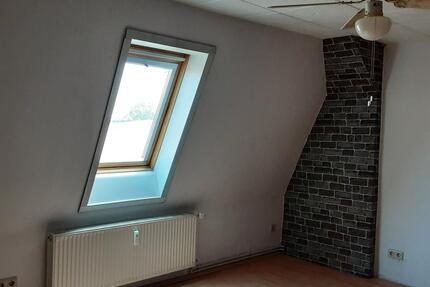 Dachgeschoßwohnung in NienburgSaale - Nienburg (Saale)