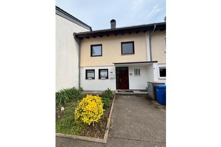 Reihenhaus in Bad Abbach - 1.300,00&nbsp;EUR Kaltmiete, ca.&nbsp; 165,00&nbsp;m&sup2; in Bad Abbach (PLZ: 93077)