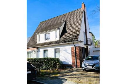 Großzügiges Einfamilienhaus in bester Lage! Wunderschöner Garten! - Bremerhaven Schiffdorferdamm