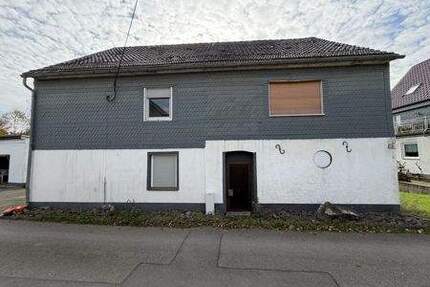 Zweifamilienhaus mit großem Grundstück und Entwicklungspotenzial in ruhiger Lage von Radevormwald