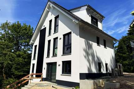 Haus zum Mieten in Wiesbaden 3.850,00 € 194 m²