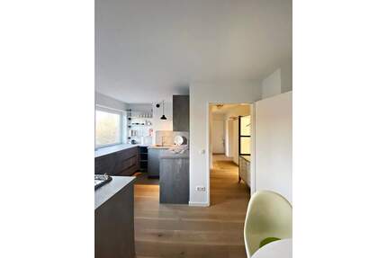 Möblierte und renovierte 2-ZKB mit Exklusiver Küche, Balkon, TG und Aufzug - München Milbertshofen-Am Hart