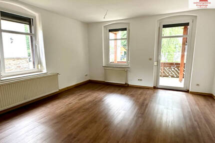 Geräumige 4-Raum-Wohnung mit Einbauküche, großer Terrasse u. zwei PKW-Stellplätzen - VenusbergErzg. - Drebach OT Spinnerei