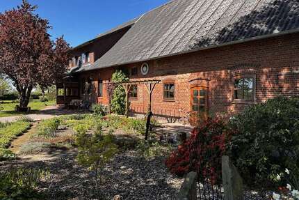Haus zum Kaufen in Wiedensahl 389.000,00 € 242 m²