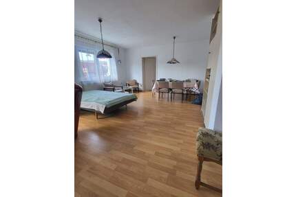 Kaufgelegenheit einer 4 Zimmer Wohnung in guter Lage , mit Garage drekt hinter dem Haus - Kaltennordheim