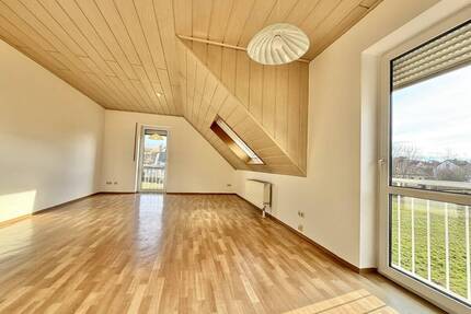 3-Zimmer-Dachgeschosswohnung mit viel Tageslicht - Thalmassing