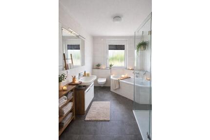 Neubau! 4-Zimmer-Maisonettwohnung in toller Bebauungsrandlage mit Blick über Roding!