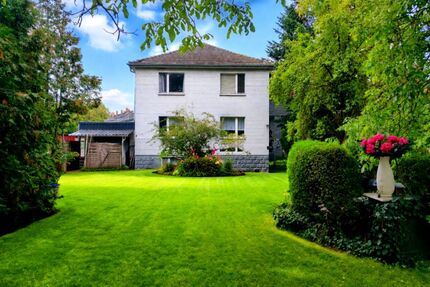 Provisionsfrei* BGF 850 qm2: großes Grundstück mit dreistöckigem Haus in Mariendorf, Berlin