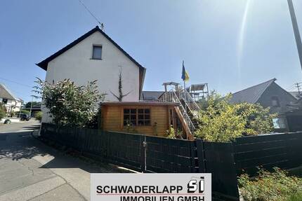 Großes Einfamilienhaus mit Pool, Sauna, Lift und nachhaltiger Energietechnik - Gieleroth / Herpteroth