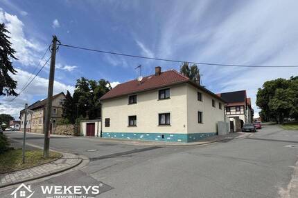 Einfamilienhaus mit Hof und Nebengebäuden in ruhiger Ortslage - Molschleben