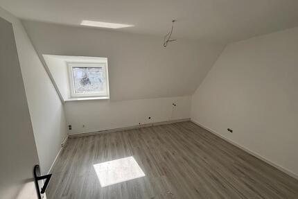 Kernsanierte 2-Zimmer DG Wohnung in Büdelsdorf - Rendsburg