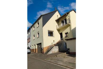 Rohdiamant mit Charme: geräumiges Einfamilienhaus mit Garten - Queidersbach