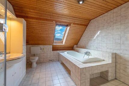 Großzügige 4-Zimmer-Dachgeschosswohnung mit Balkon - Wrestedt