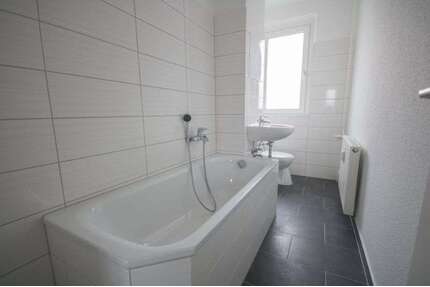 Wohnung zum Mieten in Halle (Saale) 395,00 € 60.73 m²