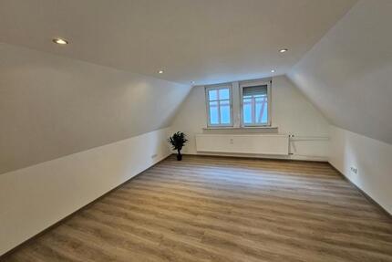 Renovierte DG-Wohnung in Friedberg - Friedberg (Hessen)