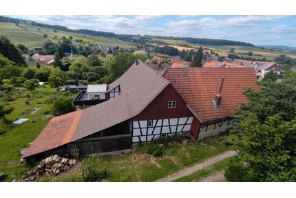 Resthof in ruhiger Randlage. Bauernhaus mit Platz und Waldanteil. - Uslar