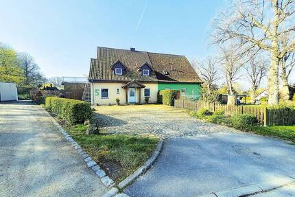Doppelhaushälfte mit zwei Wohneinheiten 18236 Kröpelin OT Wichmannsdorf, Schloßstraße 5