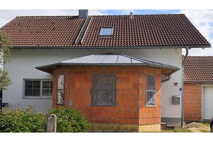 Einfamilienhaus mit großem Grundstück und Doppelgarage - Osterhofen