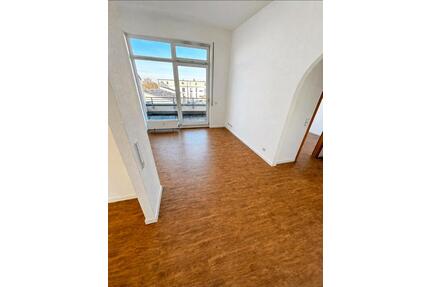 frisch renovierte 3,5 Zimmer Wohnung2 Balkone+TG Stellpl.+Keller - Bietigheim-Bissingen