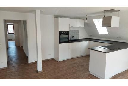 Schöne Maisonette-Wohnung mit 5 Zimmern, Südbalkon und EBK - Schwäbisch Gmünd