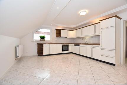 Wohnen auf dem Lande Top-gepflegte Dachgeschosswohnung mit Einbauküche in Neuvrees - Friesoythe