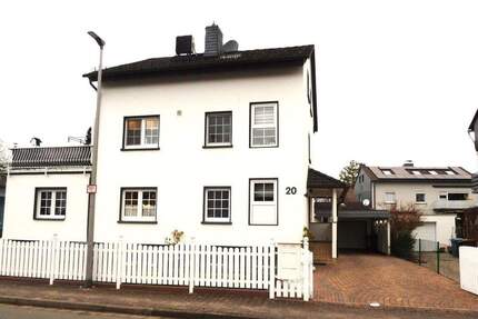 Freistehendes Zweifamilienhaus in zentraler Lage von Hattersheim-Okriftel - Hattersheim am Main