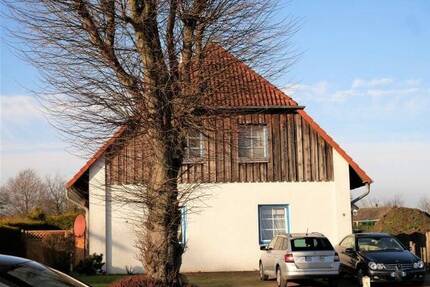 Vermietetes Zweifamilienhaus in ruhiger Lage, in der Nähe von Oldenburg - Göhl