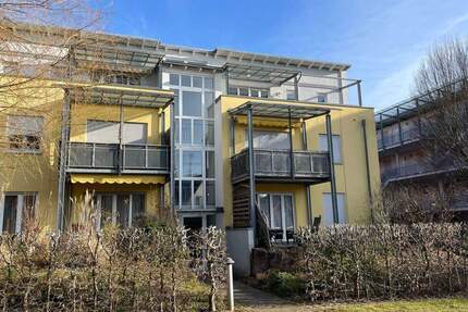 Bezugsfreie 2-Zimmer-Attika-Wohnung mit TG-Stellplatz, Hobbyraum, EBK in Steinen