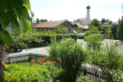 *Sehr schöne, heimelige 3-Zi.-Wohnung mit ca. 176 m² Garten und Garage** - Waakirchen