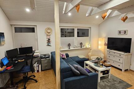 Charmante 2,5-Zimmer-Dachgeschosswohnung mit Loggia - Hamburg Billwerder