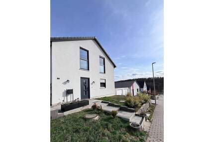 Familienfreundliches Haus mit Terrasse und großem Garten in Wachenroth