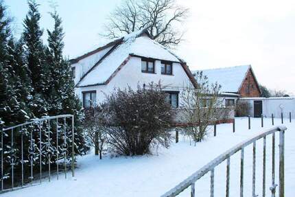 Einfamilienhaus und Grundstück mit Bauvoranfrage in prominenter Nachbarschaft - dem baltischen Stör - Born a. Darß