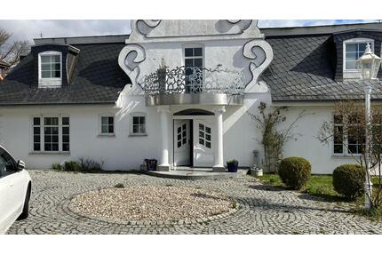 Haus am See in Malente - 980.000,00&nbsp;EUR Kaufpreis, ca.&nbsp; 421,00&nbsp;m&sup2; in Malente (PLZ: 23714)