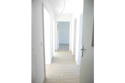 ** ERSTBEZUG nach Generalsanierung - 3-Zi-Altbauwohnung mit Balkon ** - Regensburg Kasernenviertel