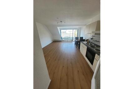 1-Zimmer-Dachgeschosswohnung, saniert, Balkon, Leverkusen
