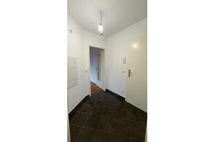 Studenten-Wohnung mit Terrasse - 330,00&nbsp;EUR Kaltmiete, ca.&nbsp; 35,60&nbsp;m&sup2; in Dresden (PLZ: 01217) Plauen