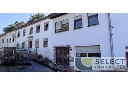 Aus Bankverwertung! Zwei nebeneinanderliegende Reihenwohnhäuser mit Garage - Kirf Meurich