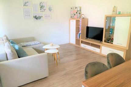 Schöne, moderne 2,5-Zimmer-Wohnung mit EBK & Stellplatz zu vermieten! - Bad Wildbad